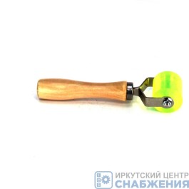 Ролик-раскатка для шиномонтажа с широким роликом 40мм деревянная ручка EVERWINNER RT-018